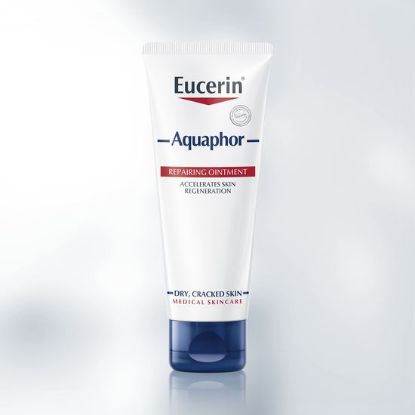 Eucerin Aquaphor obnovitveno mazilo oskrbi suho do zelo suho, razpokano in razdraženo kožo z nego za prvo pomoč